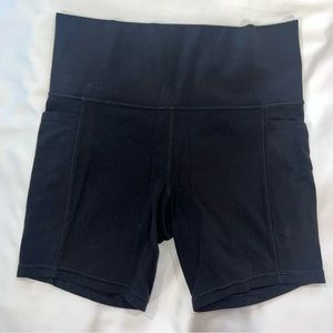 Athleta biker short - salutation stash pocket 7” - black size medium M